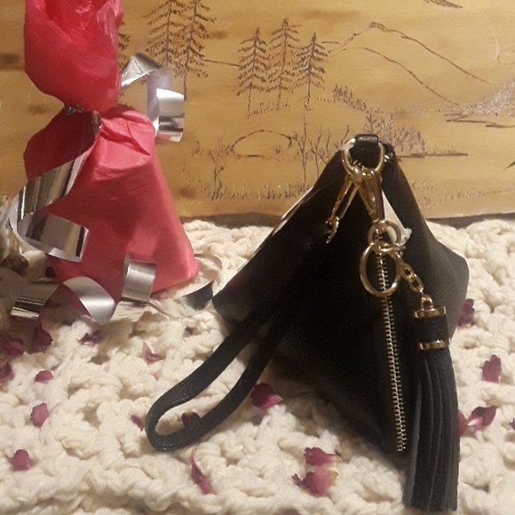 Handbags - 🆕️NWT Triangle Clutch Tassel&Wrist Strap 🎁w Gift